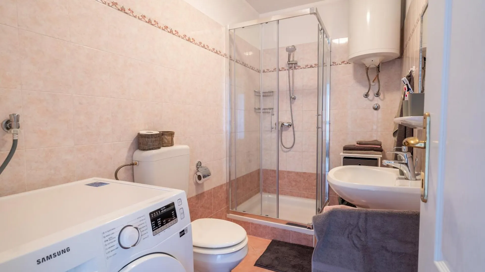 Apartment Charmante Wohnung Fusslaeufig Zum Meer In Funtana Croatia